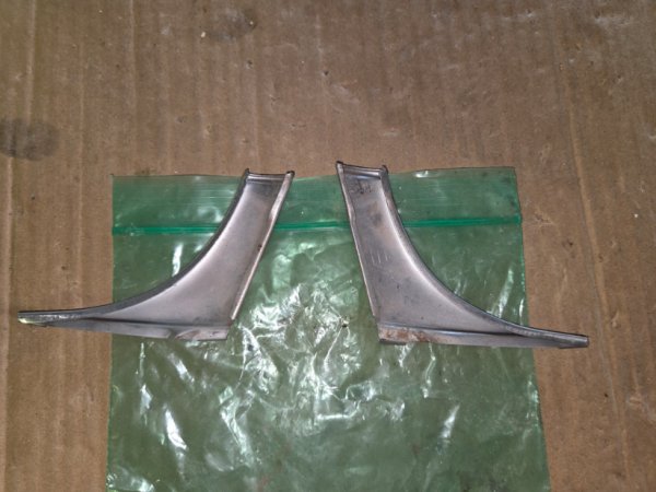 1949-52 Pontiac Windshield trim corners