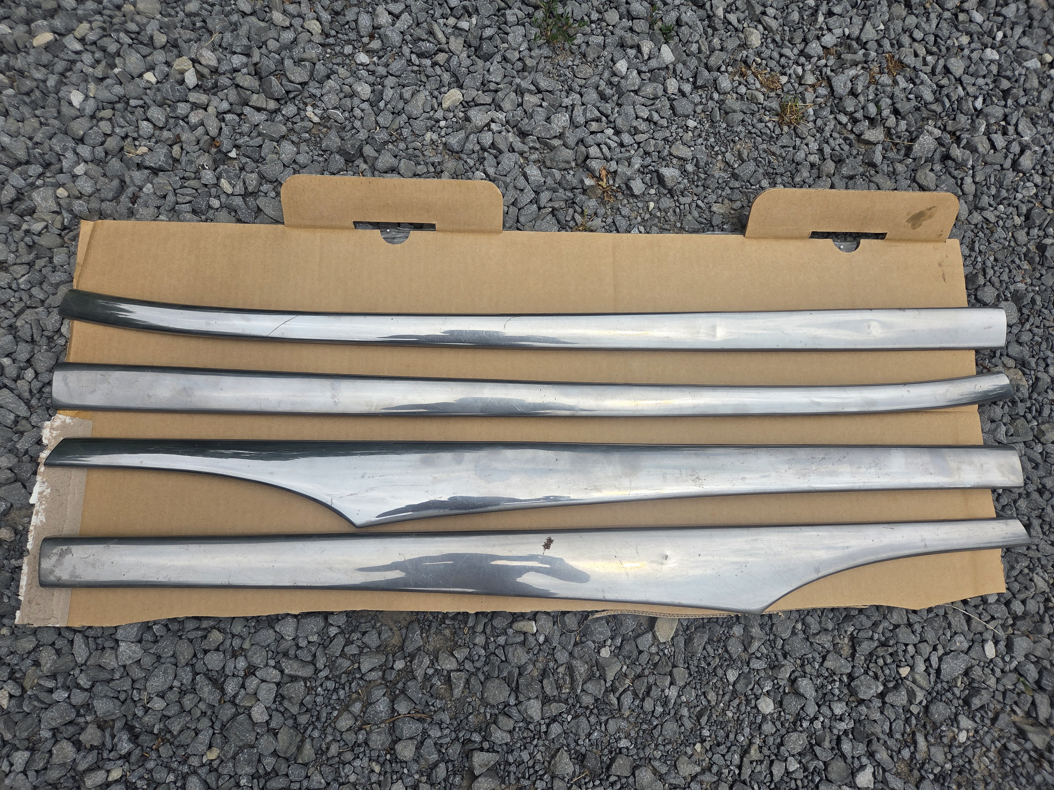 1951-52 Pontiac "shark" belt trim 4 door